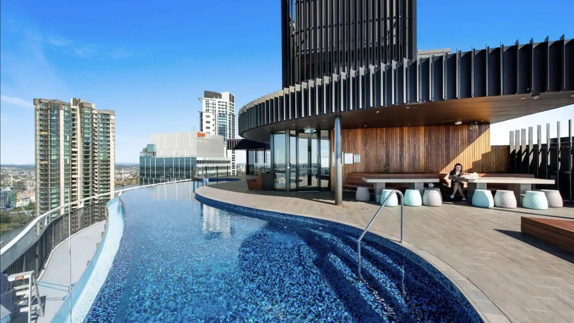 Executively Inspired - The Hutt Apartment Brisbane